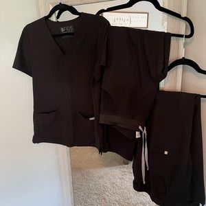 Black Figs Scrub Set.